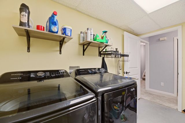 6943 E Perryton St, Bel Aire, KS 67226