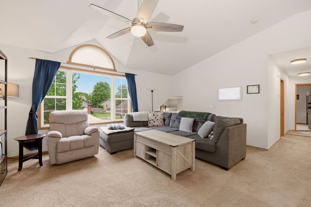 6943 E Perryton St, Bel Aire, KS 67226