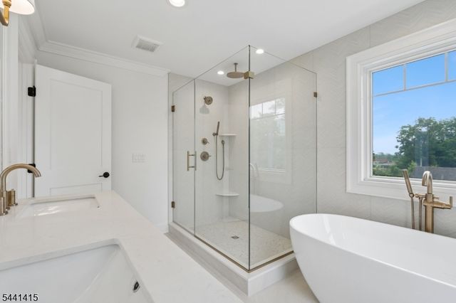 4 Shadylawn Dr, Madison Boro, NJ 07940