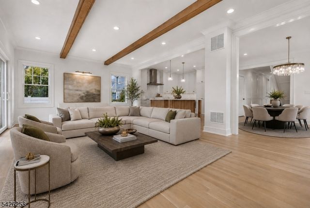 4 Shadylawn Dr, Madison Boro, NJ 07940