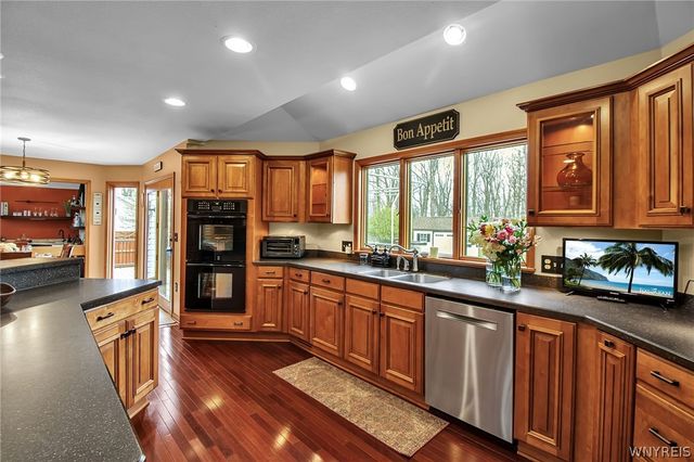 176 Timberlink Drive, Grand Island, NY 14072