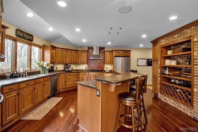176 Timberlink Drive, Grand Island, NY 14072