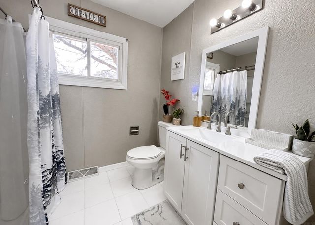 4039 Niles Street, Waterloo, IA 50703