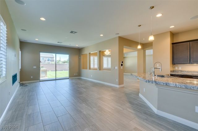 3994 JACOB LAKE Circle, Las Vegas, NV 89118