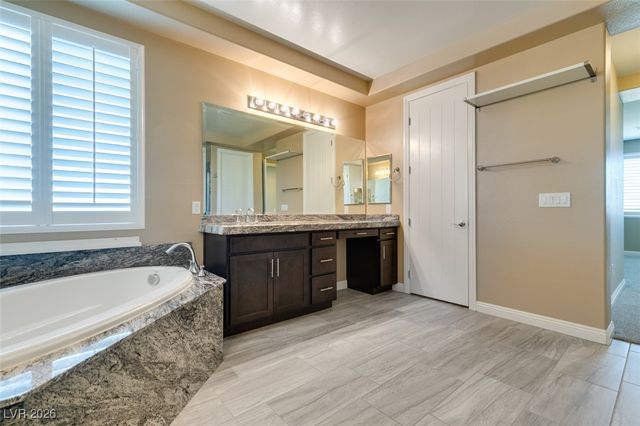 3994 JACOB LAKE Circle, Las Vegas, NV 89118