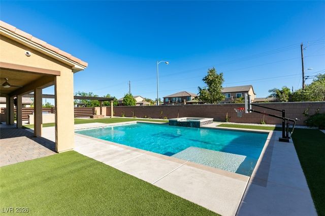 3994 JACOB LAKE Circle, Las Vegas, NV 89118