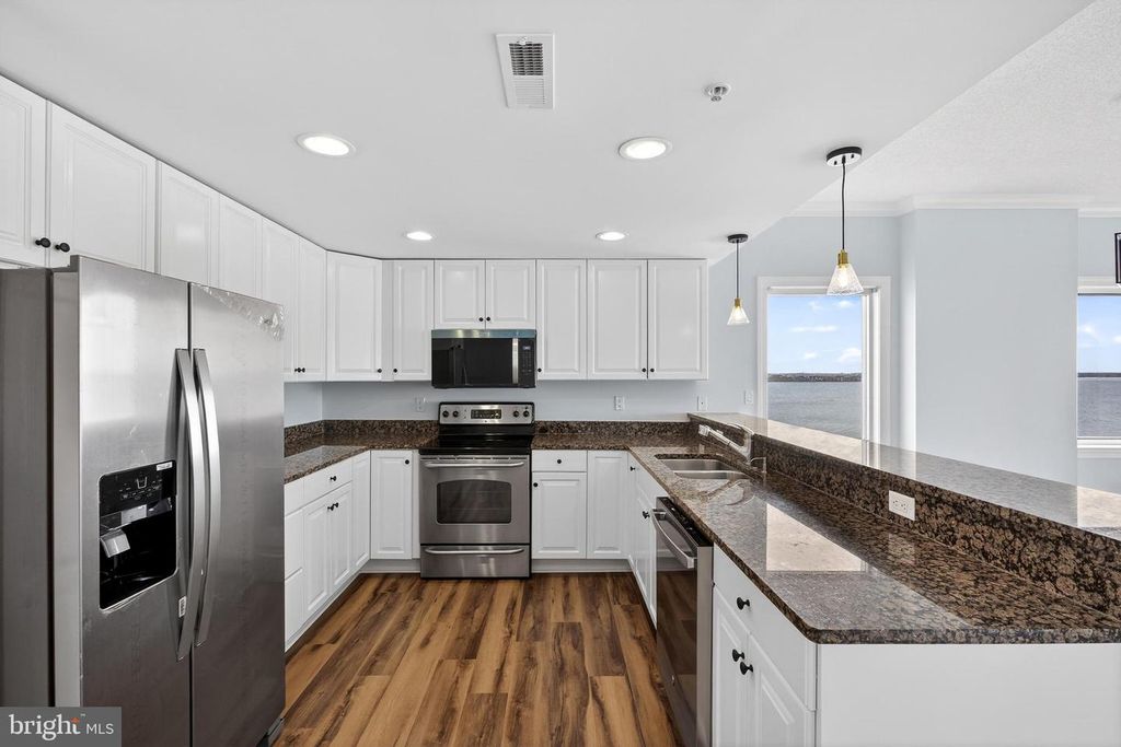 Image 16 of property listing at 4601-B COASTAL HWY #504, Ocean City, MD 21842