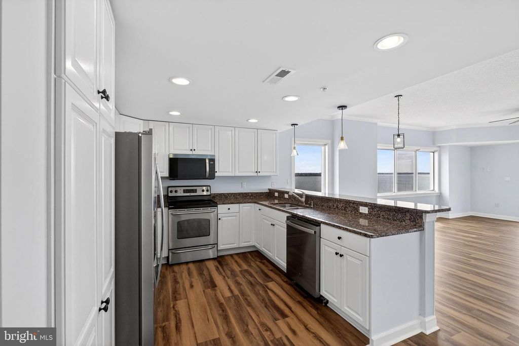 Image 17 of property listing at 4601-B COASTAL HWY #504, Ocean City, MD 21842