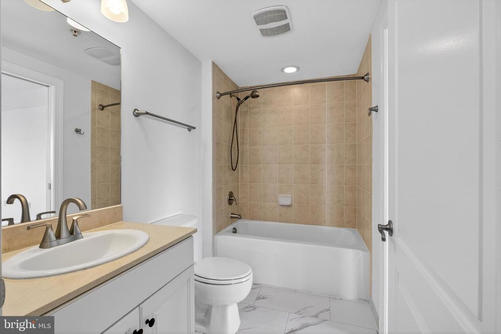 Image 26 of property listing at 4601-B COASTAL HWY #504, Ocean City, MD 21842