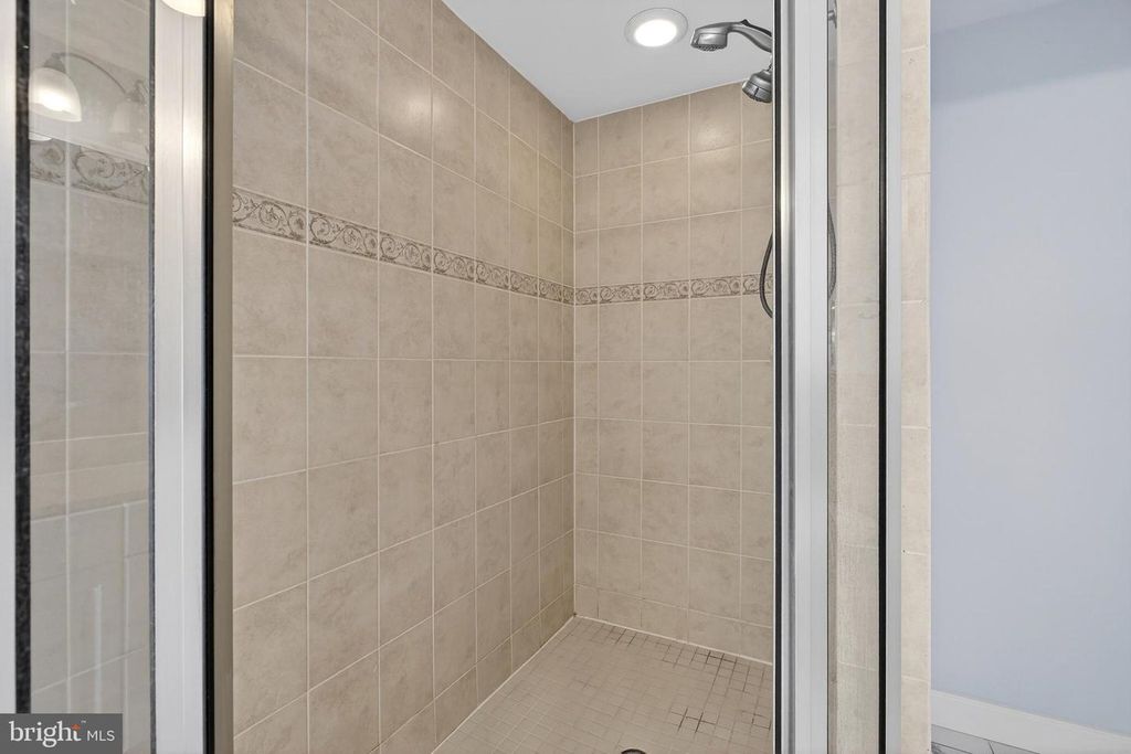 Image 39 of property listing at 4601-B COASTAL HWY #504, Ocean City, MD 21842