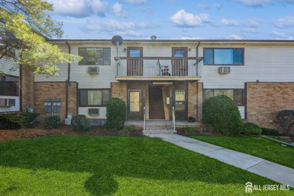 1308 E Cricket Lane, Woodbridge Proper, NJ 07095