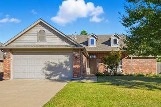 5 E 157th Place S, Glenpool, OK 74033