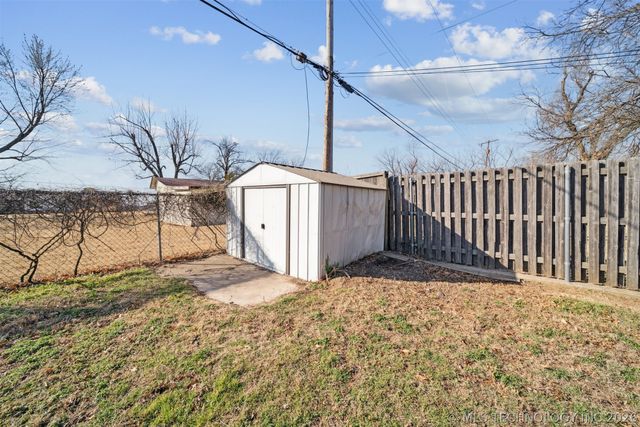 7512 E 22nd Place, Tulsa, OK 74129