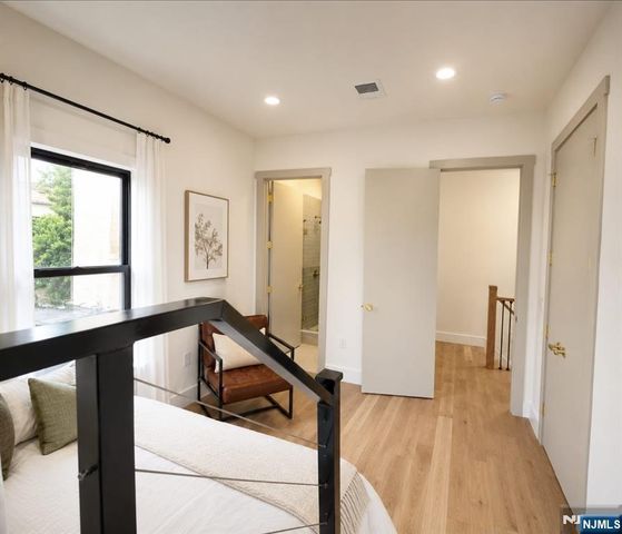 7 Pierce Avenue, Jersey City, NJ 07307