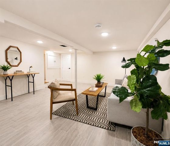 7 Pierce Avenue, Jersey City, NJ 07307