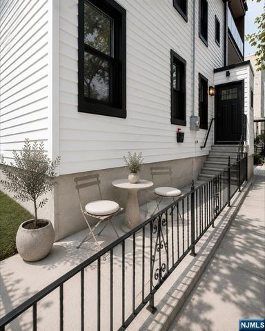 7 Pierce Avenue, Jersey City, NJ 07307