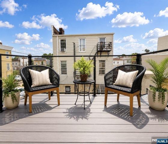 7 Pierce Avenue, Jersey City, NJ 07307