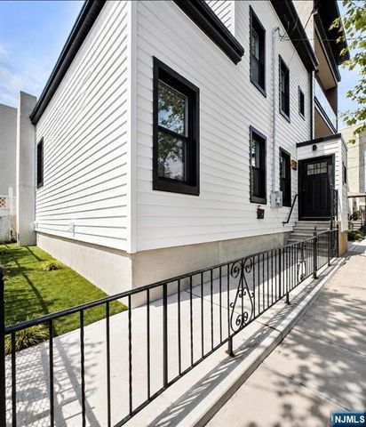 7 Pierce Avenue, Jersey City, NJ 07307
