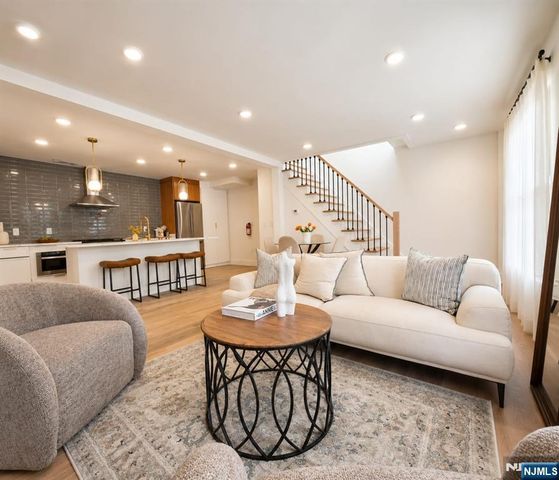 7 Pierce Avenue, Jersey City, NJ 07307