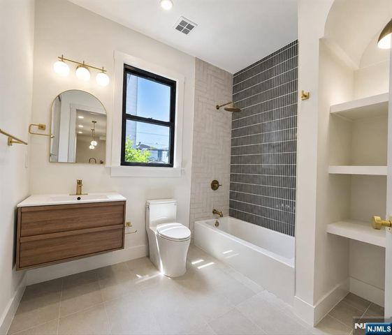 7 Pierce Avenue, Jersey City, NJ 07307