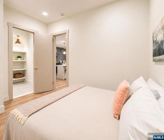7 Pierce Avenue, Jersey City, NJ 07307