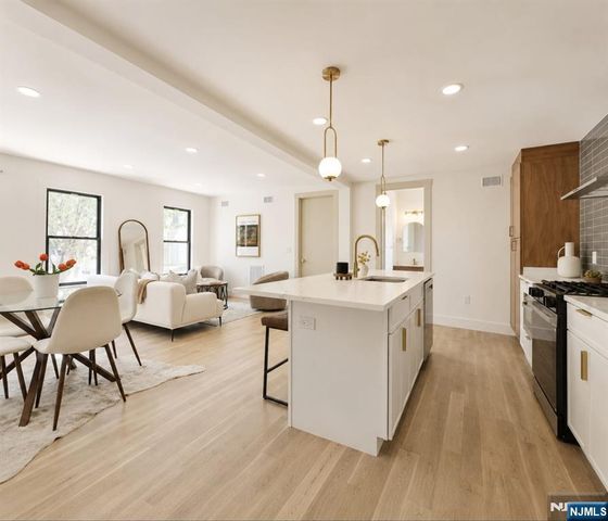 7 Pierce Avenue, Jersey City, NJ 07307
