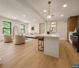 7 Pierce Avenue, Jersey City, NJ 07307