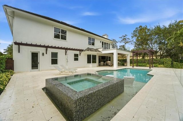 12888 Pond Apple DR W, Naples, FL 34119