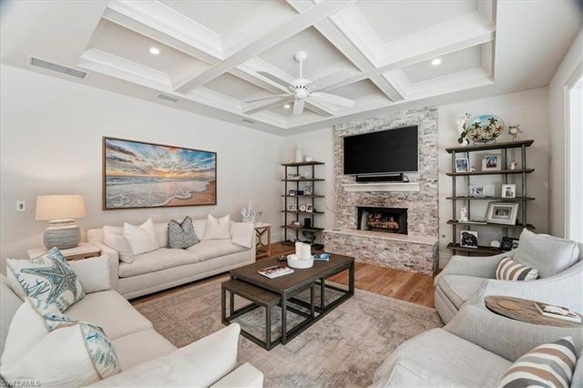 12888 Pond Apple DR W, Naples, FL 34119