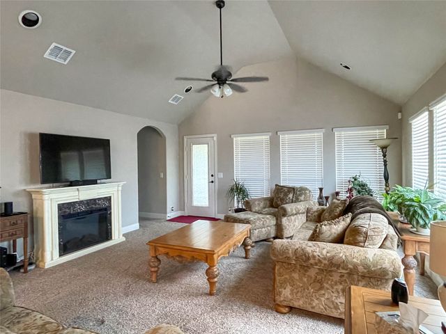 4100 Snowberry Lane, Fort Worth, TX 76036