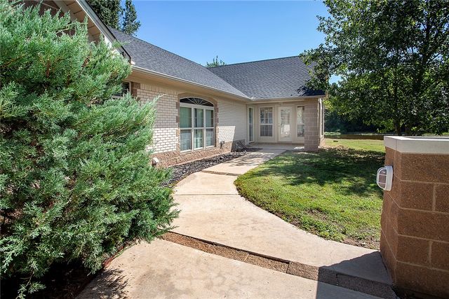 200 Stonecrest Lane, Russellville, AR 72802