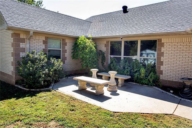 200 Stonecrest Lane, Russellville, AR 72802