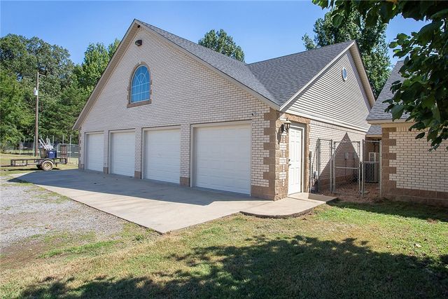 200 Stonecrest Lane, Russellville, AR 72802