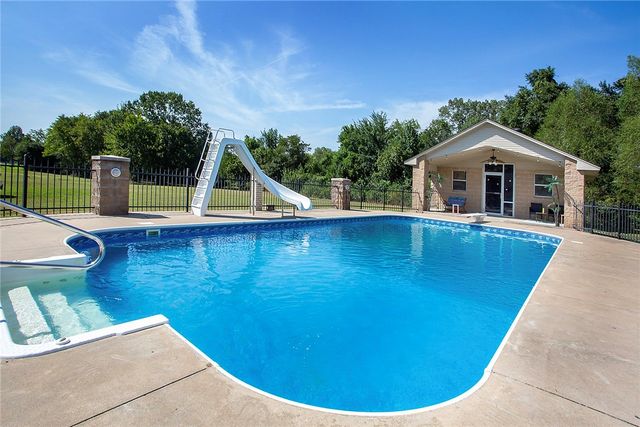 200 Stonecrest Lane, Russellville, AR 72802