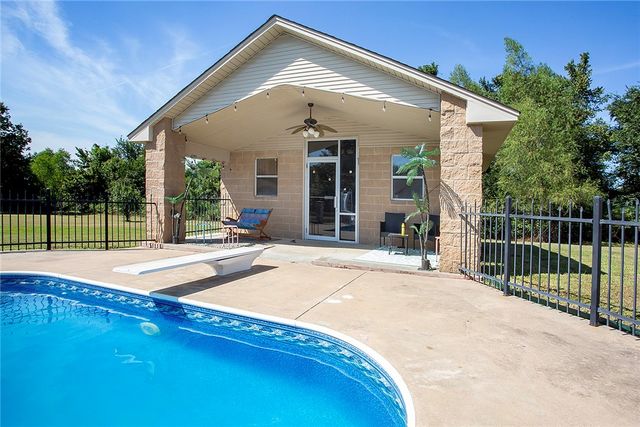 200 Stonecrest Lane, Russellville, AR 72802