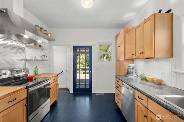 932 Martin Luther King Jr Way, Seattle, WA 98122