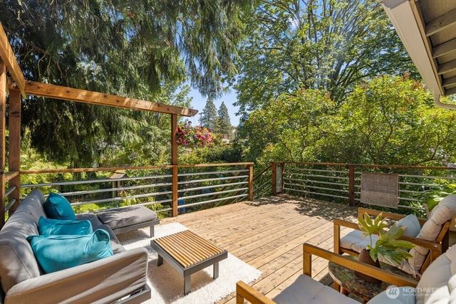 932 Martin Luther King Jr Way, Seattle, WA 98122
