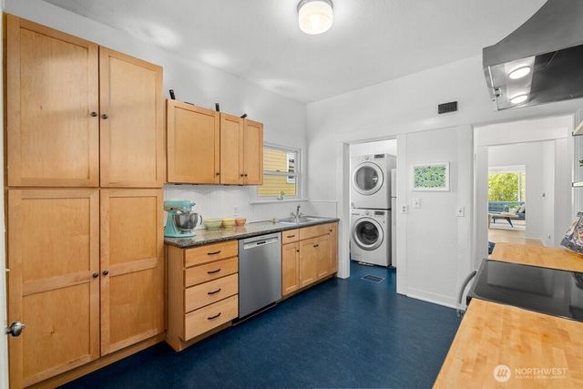 932 Martin Luther King Jr Way, Seattle, WA 98122