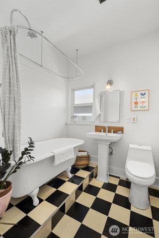 932 Martin Luther King Jr Way, Seattle, WA 98122