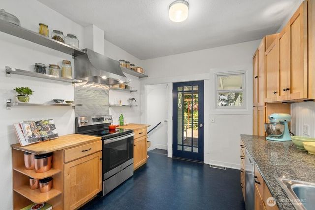 932 Martin Luther King Jr Way, Seattle, WA 98122