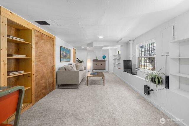 932 Martin Luther King Jr Way, Seattle, WA 98122
