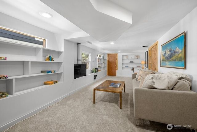 932 Martin Luther King Jr Way, Seattle, WA 98122