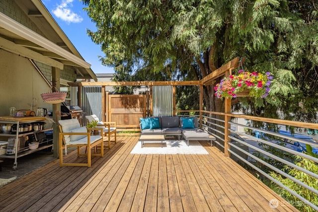 932 Martin Luther King Jr Way, Seattle, WA 98122