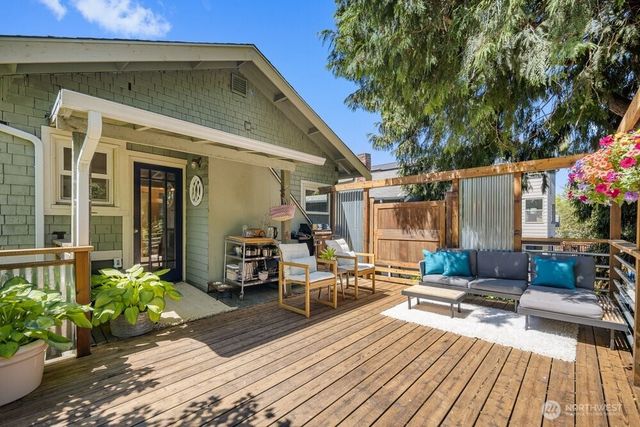 932 Martin Luther King Jr Way, Seattle, WA 98122