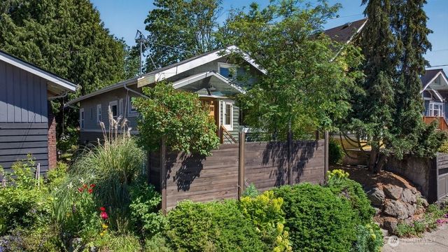 932 Martin Luther King Jr Way, Seattle, WA 98122
