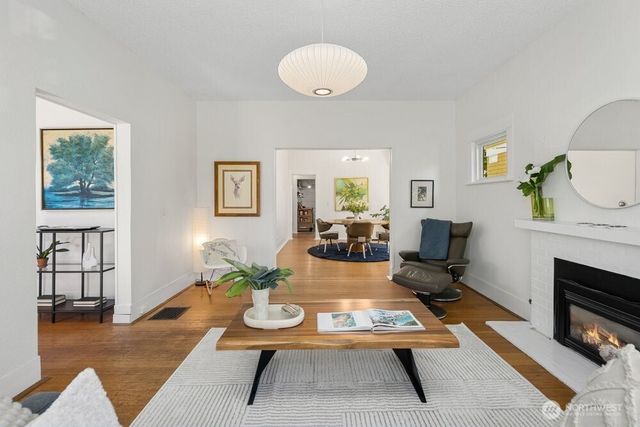 932 Martin Luther King Jr Way, Seattle, WA 98122