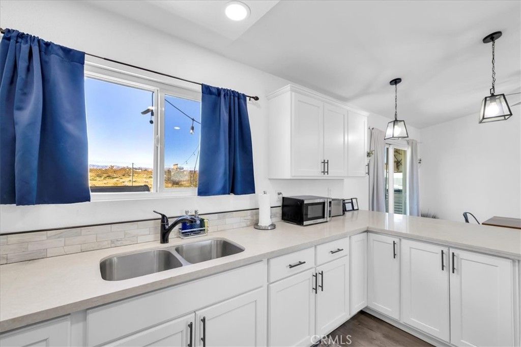 Image 10 of property listing at 670 Ducor Avenue, Landers, CA 92285