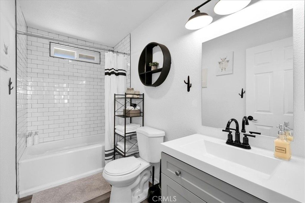 Image 18 of property listing at 670 Ducor Avenue, Landers, CA 92285