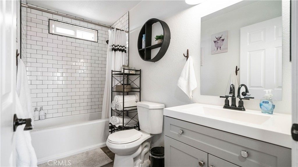 Image 29 of property listing at 670 Ducor Avenue, Landers, CA 92285