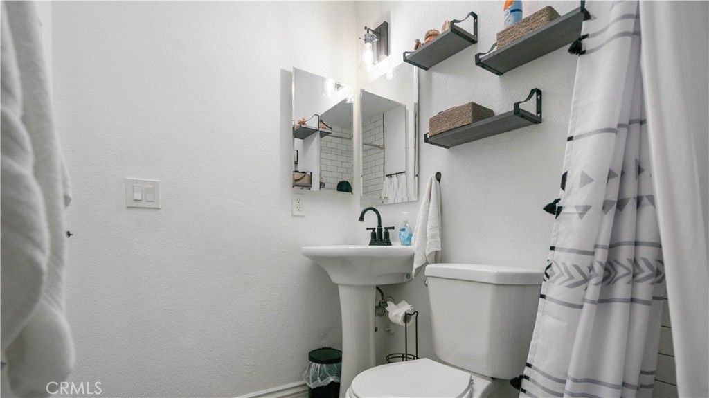 Image 38 of property listing at 670 Ducor Avenue, Landers, CA 92285